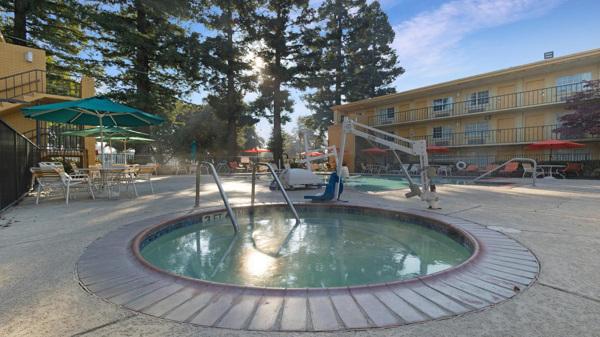 Howard Johnson By Wyndham Sacramento Downtown Exteriér fotografie