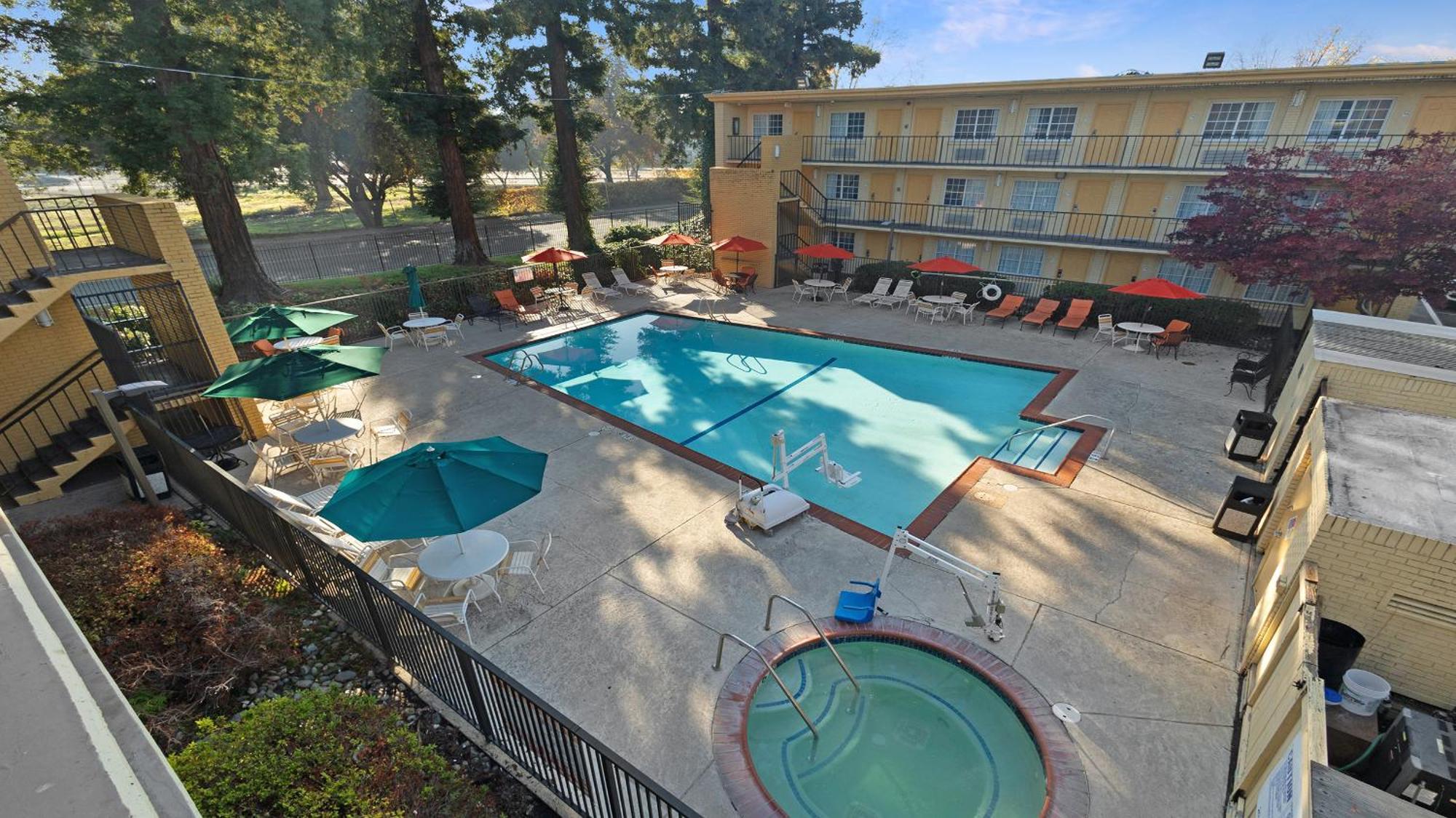 Howard Johnson By Wyndham Sacramento Downtown Exteriér fotografie