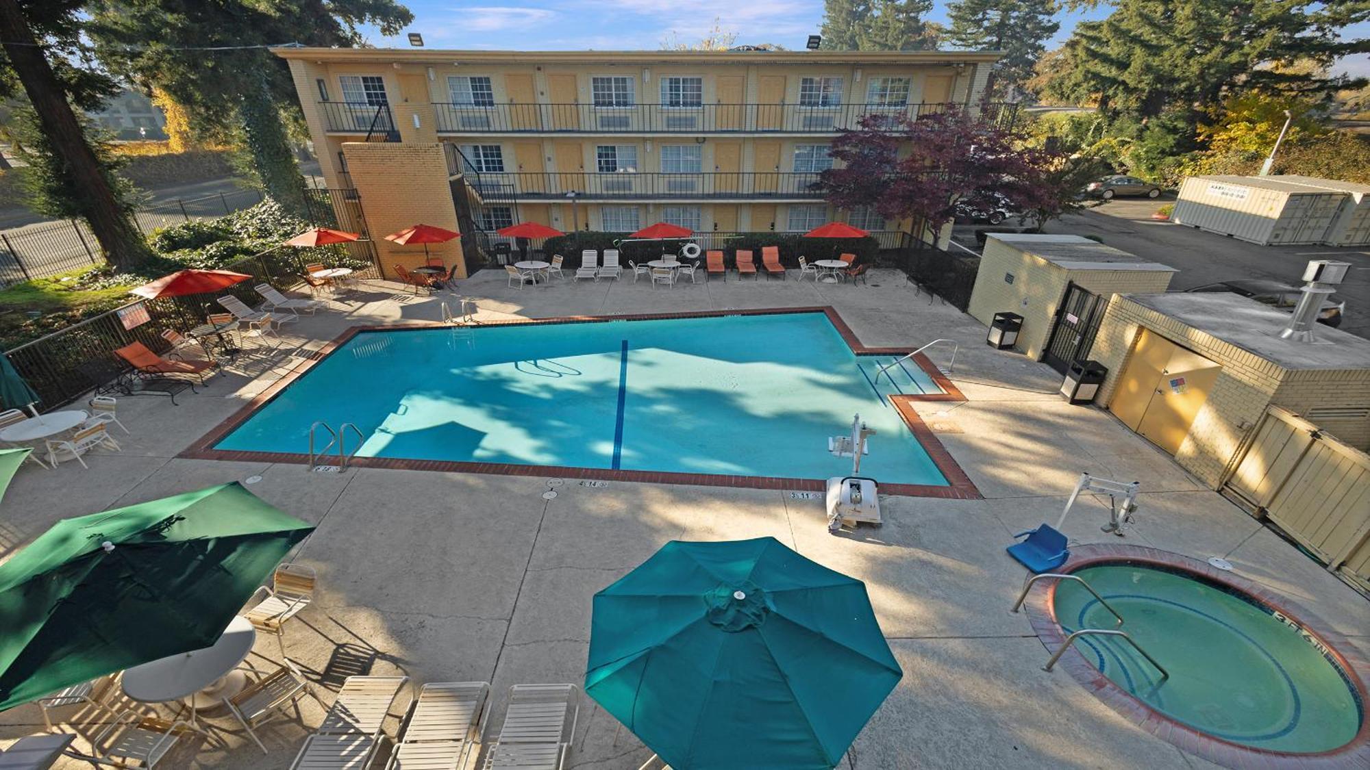 Howard Johnson By Wyndham Sacramento Downtown Exteriér fotografie
